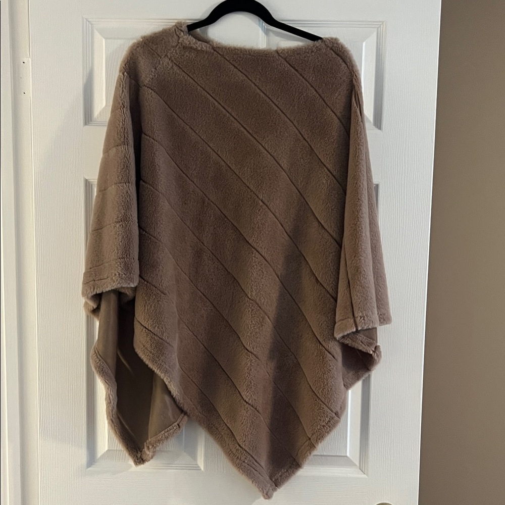 Elegant Light Brown Faux Fur Women's Poncho
